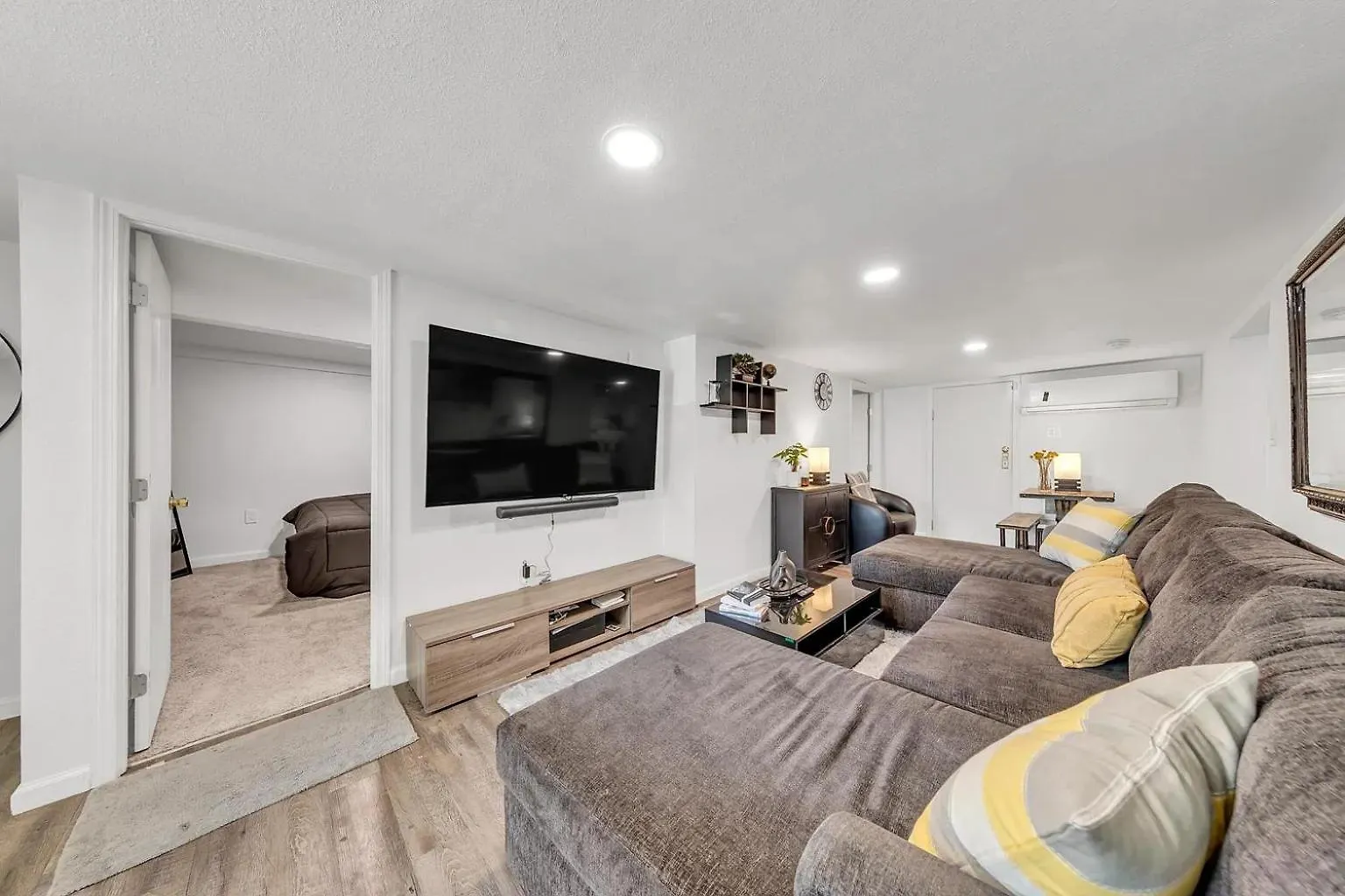 Explore Sacramento! Your Home Base In Downtown Apartment Sacramento