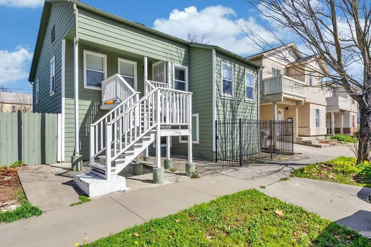 Explore Sacramento! Your Home Base In Downtown Apartment