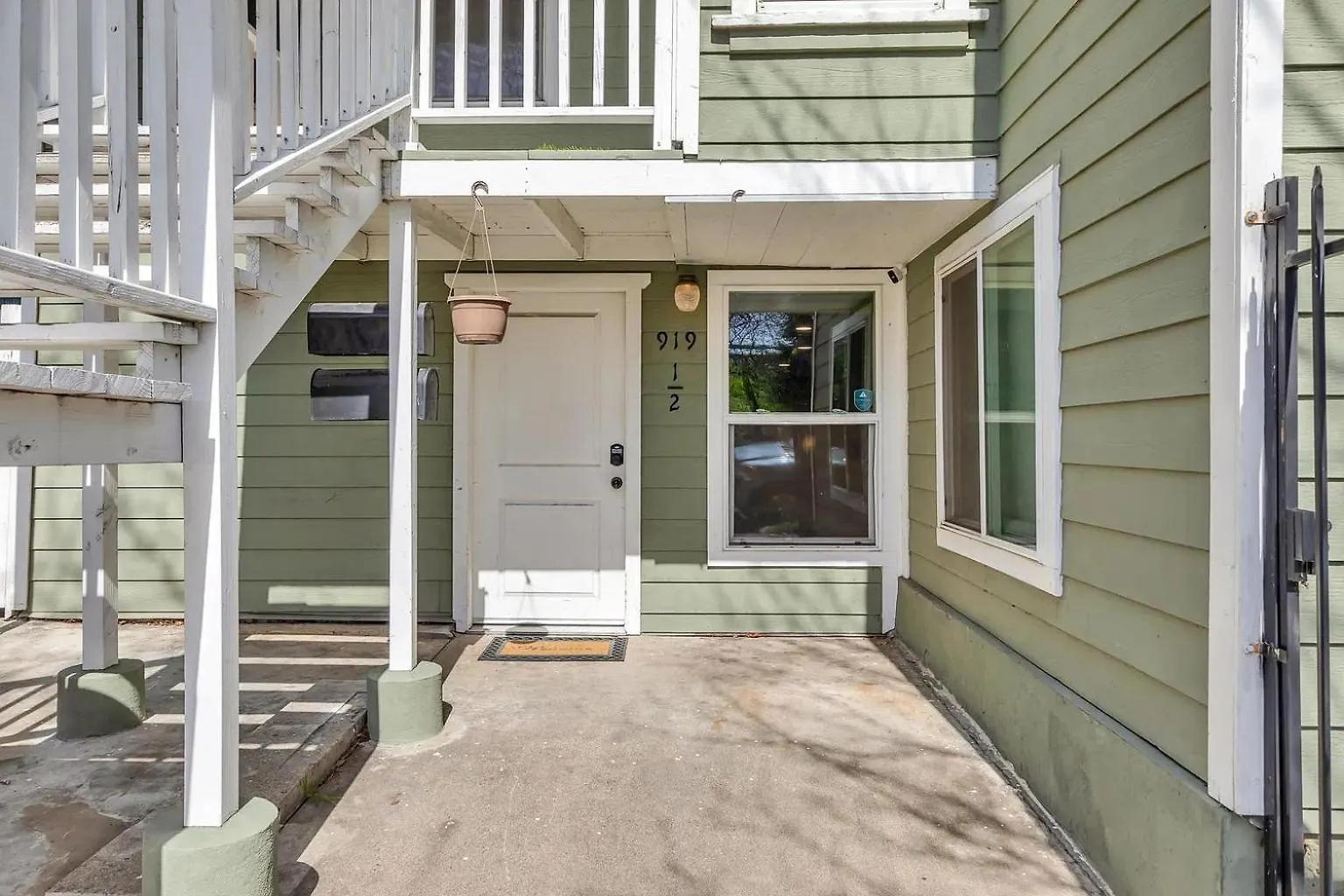 Explore Sacramento! Your Home Base In Downtown Apartment Sacramento
